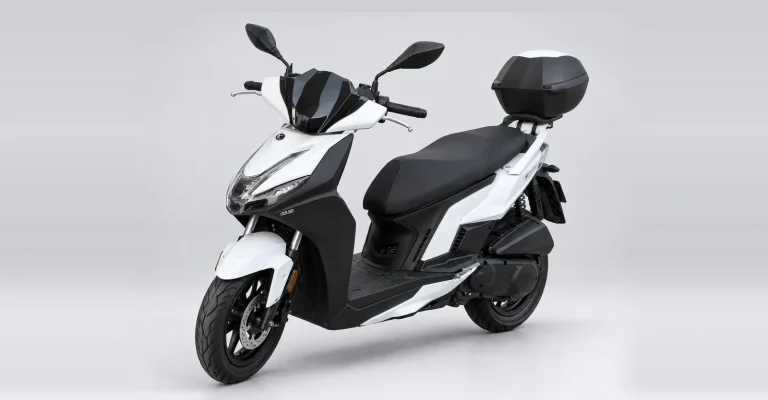 Moto scooter Kymco 125 de alquiler en Murcia